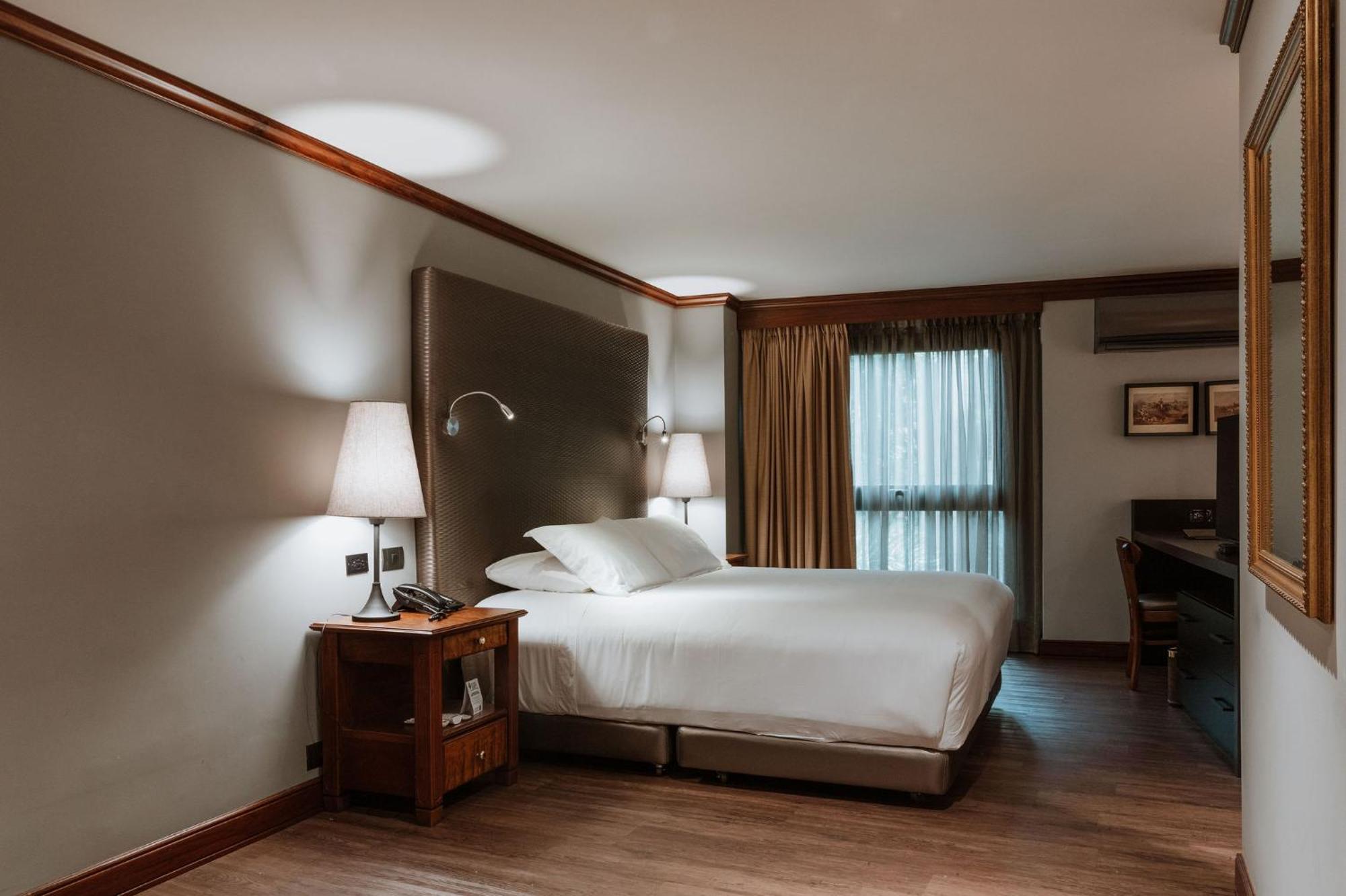 Hotel Park10 Медельїн Екстер'єр фото A room at the hotel