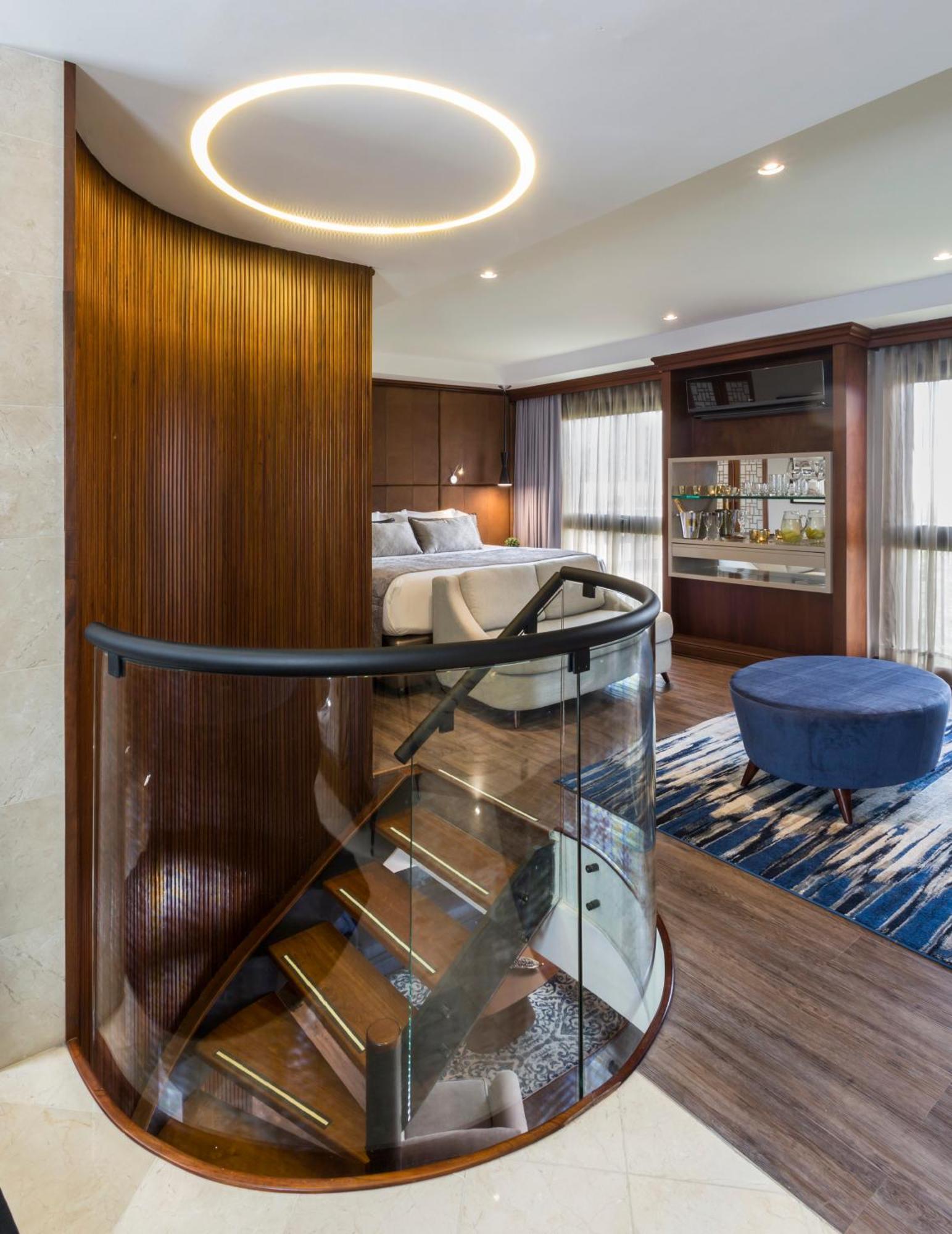 Hotel Park10 Медельїн Екстер'єр фото The interior of a suite on the Regent Seven Seas Mariner