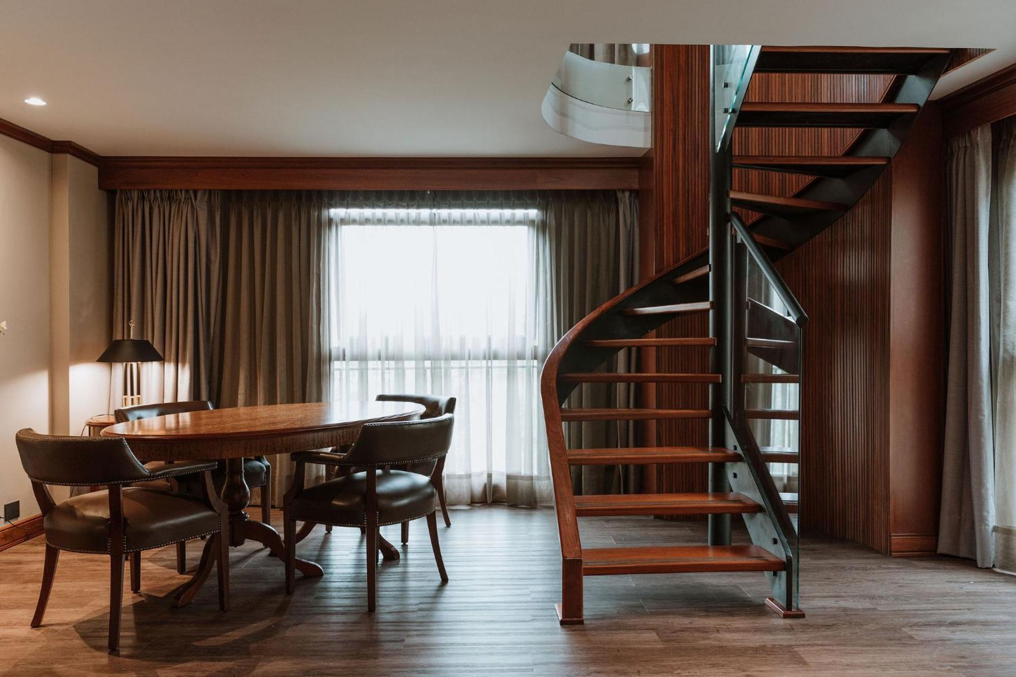 Hotel Park10 Медельїн Екстер'єр фото A spiral staircase in a hotel