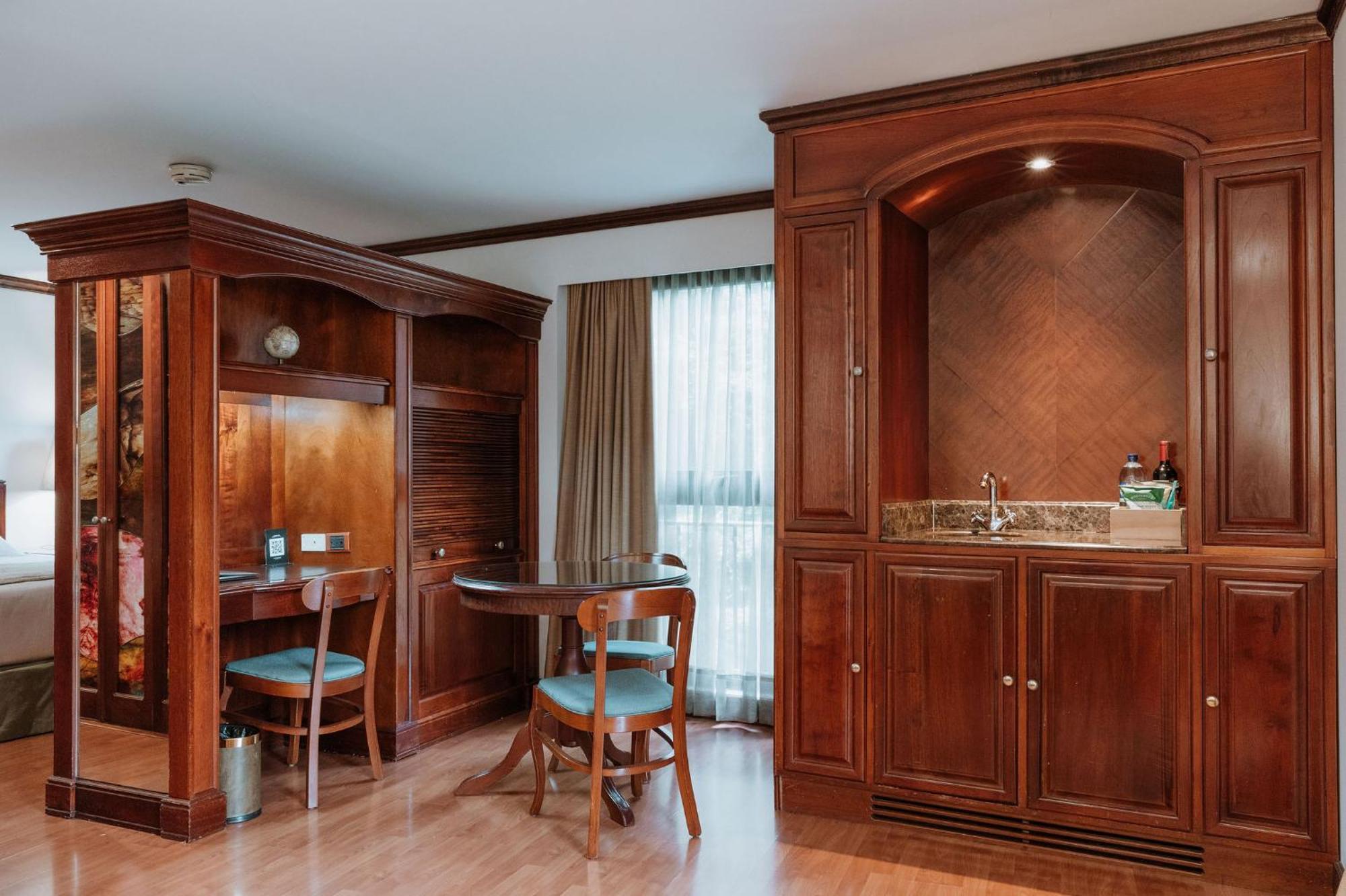 Hotel Park10 Медельїн Екстер'єр фото A typical room at the hotel